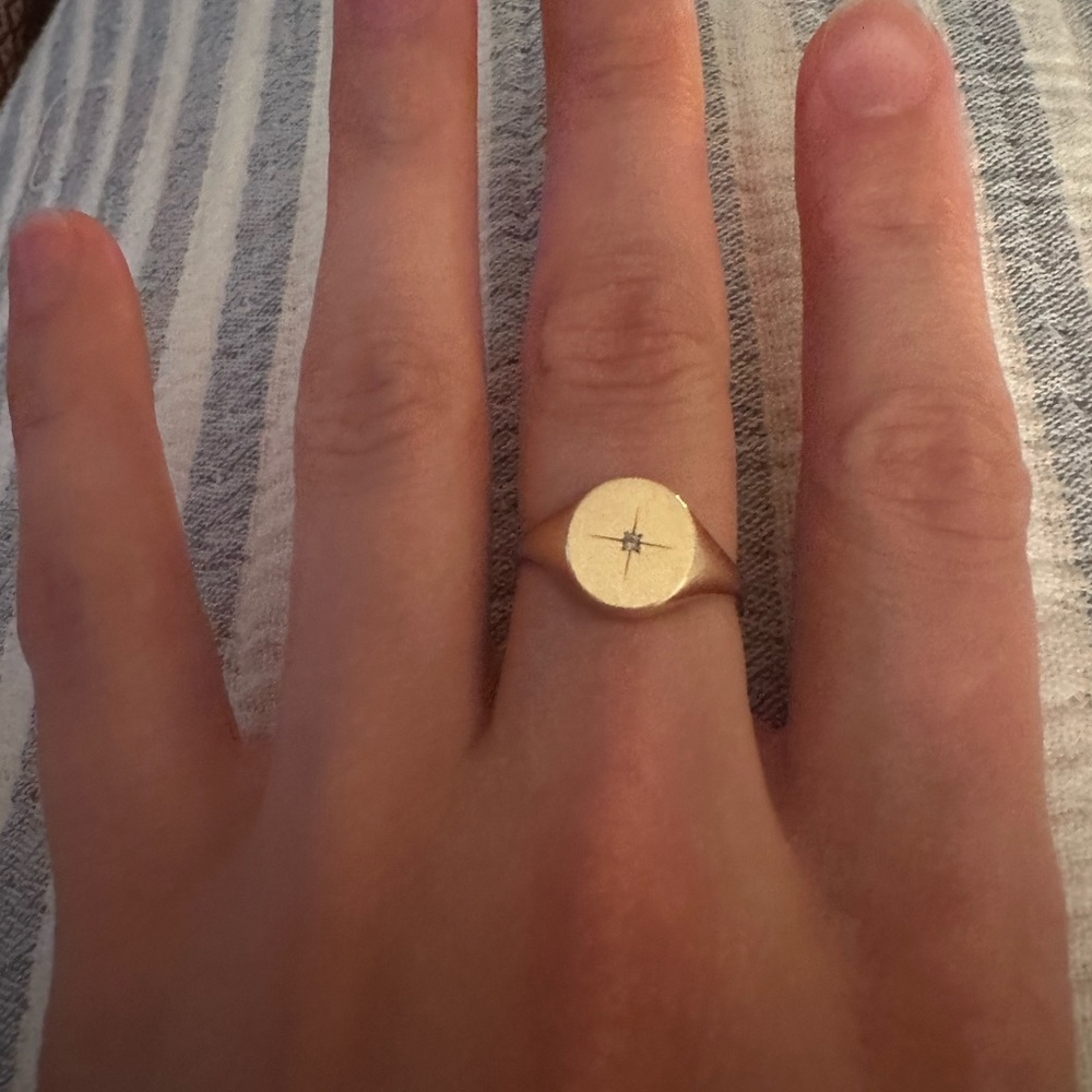 Solid 14K gold round signet ring with tiny diamond- size 7.5 US